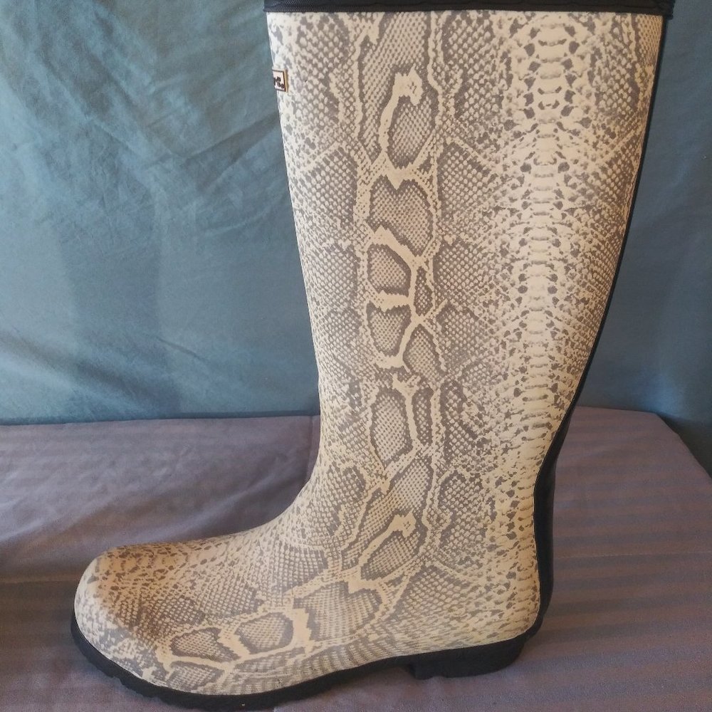 BearPaw  size 11 Rain boots